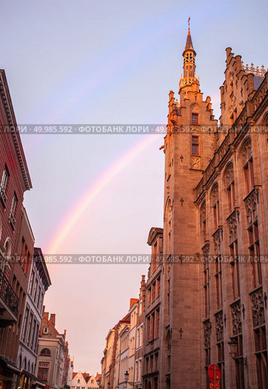 Ancient building and rainbow on Burg Square. Bruges, Flemish Region, Belgium. Bruges City Hall on Burg Square. Стоковое фото, агентство Ingram Publishing / Фотобанк Лори