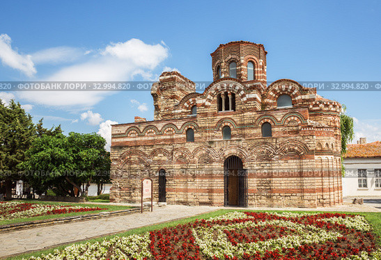 Ancient church of Christ Pantocrator (13th - 14th century) in the old town of Nessebar (2019 год). Стоковое фото, фотограф Юлия Бабкина / Фотобанк Лори