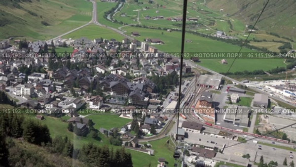 Андерматт и Альпы из кабинки фуникулера. Швейцария. Лето. Июль. Andermatt and the Alps from the cable car. Switzerland. Summer. July. Стоковое видео, видеограф Горшков Александр / Фотобанк Лори
