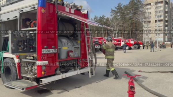 ANGARSK, IRKUTSK REGION, RUSSIA - April 08, 2025: Video of team of firefighters in special clothing and helmets equip a fire truck with hoses.  Firefighters preventive training. Редакционное видео, видеограф Виктория Катьянова / Фотобанк Лори