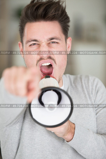 angry man shouting in megaphone and pointing forwards. Стоковое фото, агентство Ingram Publishing / Фотобанк Лори