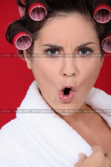 Angry woman with her hair in rollers. Стоковое фото, агентство Ingram Publishing / Фотобанк Лори