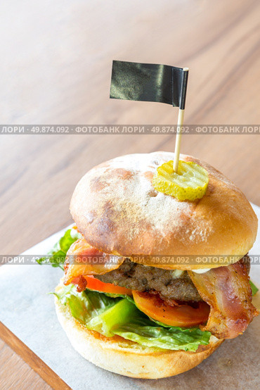 Angus beef Cheese hamburger with french fries. Стоковое фото, агентство Ingram Publishing / Фотобанк Лори