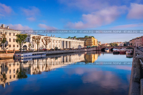 Аничков дворец, Аничков мост, река Фонтанка, Санкт-Петербург. Стоковое фото, фотограф Baturina Yuliya / Фотобанк Лори