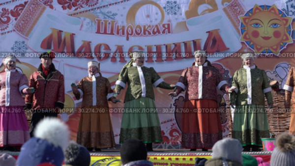 Ансамбль русской народной песни «Горлица». Выступление на Масленицу (2019 год). Редакционное видео, видеограф А. А. Пирагис / Фотобанк Лори