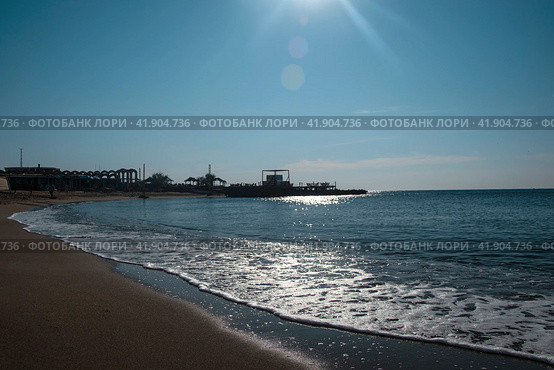 Antalya beach in winter in the early bright morning. Antalya. Turkey. 01.01.2023. Стоковое фото, фотограф Ярославский Максим / Фотобанк Лори