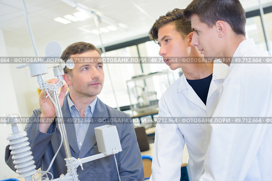 apprentices during an electrical course - innovations. Стоковое фото, агентство Ingram Publishing / Фотобанк Лори