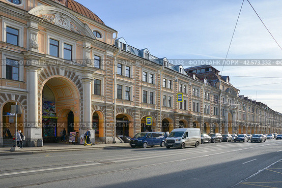 Апраксин двор на Садовой улице в Санкт-Петербурге (2024 год). Стоковое фото, фотограф Александр Алексеев / Фотобанк Лори