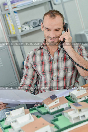 Architect with a model house on his desk. Стоковое фото, агентство Ingram Publishing / Фотобанк Лори
