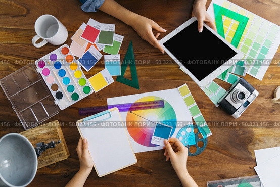 artists working desk. Стоковое фото, агентство Ingram Publishing / Фотобанк Лори