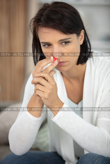asian women in satin nightwear with nosebleed. Стоковое фото, агентство Ingram Publishing / Фотобанк Лори