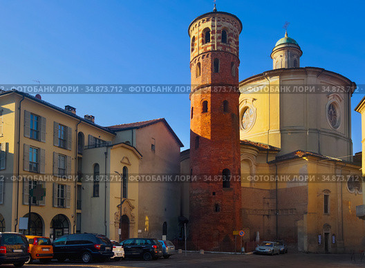 Asti Red Tower and Church of St. Catherine. Стоковое фото, фотограф Яков Филимонов / Фотобанк Лори