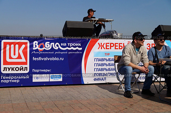 Астраханский рыбацкий фестиваль "Вобла на троих 2024" Редакционное фото, фотограф Дмитрий Николаев / Фотобанк Лори