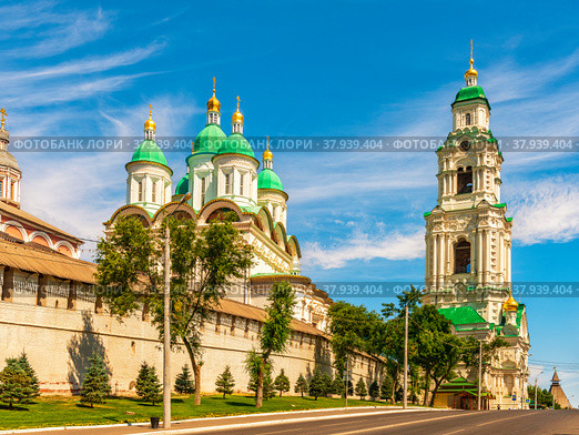 Astrakhan, view of the Kremlin and the Assumption Cathedral from V. street. Trediakovsky (2022 год). Редакционное фото, фотограф Владимир Ушаров / Фотобанк Лори
