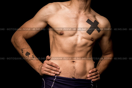 athletic young man with tattoos posing. Стоковое фото, агентство Ingram Publishing / Фотобанк Лори