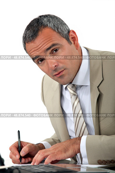 Attentive businessman making notes. Стоковое фото, агентство Ingram Publishing / Фотобанк Лори
