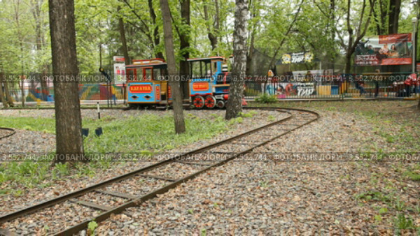 Аттракцион "Паровозик" (2012 год). Редакционное видео, видеограф Mikhail Erguine / Фотобанк Лори