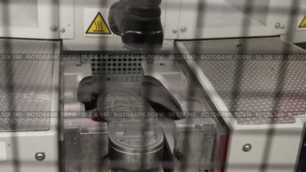 automatic Shoe making machine in the factory. Стоковое видео, видеограф Алексей Сергеев / Фотобанк Лори