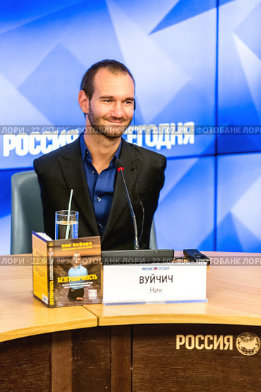 Австралийский оратор, меценат, писатель и певец, Ник Вуйчич (2016 год). Редакционное фото, фотограф Андрей Дегтярёв / Фотобанк Лори