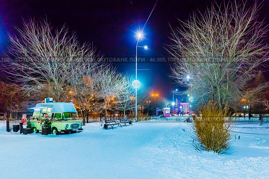 Авто-кафе в зимнем парке. Городской парк города Бердска. Новосибирская область, Западная Сибирь России. Редакционное фото, фотограф Евгений Мухортов / Фотобанк Лори