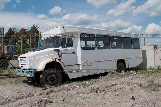 Автобус ГолАЗ-4242 на шасси ЗиЛ-534332. Кличка "Годзила" (2011 год). Редакционное фото, фотограф Виктор Карасев / Фотобанк Лори