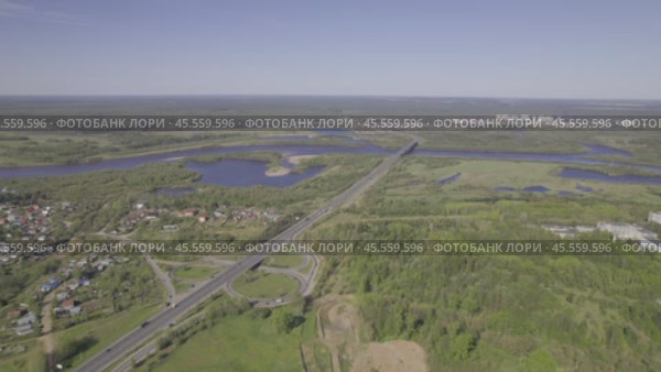 Автодорожная развязка и Новый мост в городе Кирове. Съемка с дрона (2024 год). Стоковое видео, видеограф Владислав Самошкин / Фотобанк Лори