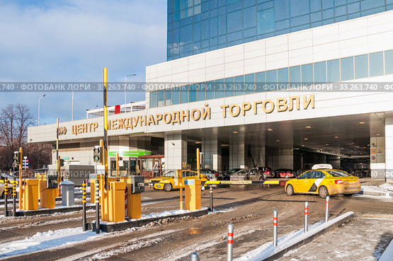 Автоматическая парковка в Центре международной торговли (ЦМТ) (2020 год). Редакционное фото, фотограф Алёшина Оксана / Фотобанк Лори