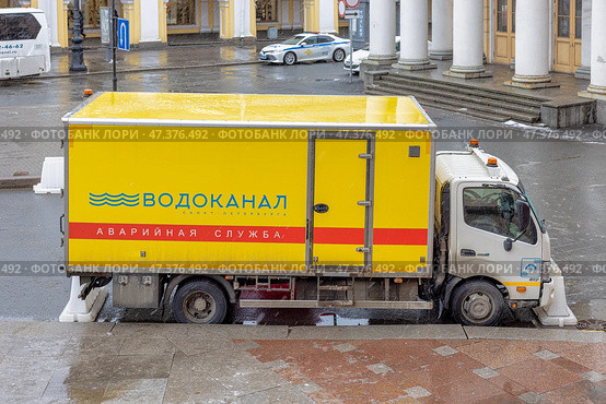 Автомобиль аварийной службы Водоканал Санкт-Петербург. Редакционное фото, фотограф Юрий Шурчков / Фотобанк Лори