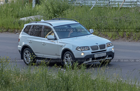 Автомобиль BMW X3. Редакционное фото, фотограф Анатолий Володин / Фотобанк Лори