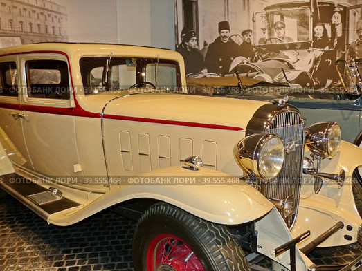 Автомобиль "Buick 32-90 5-passenger Sedan", 1930 г., 8-цилиндровый, 113 л.с., США. Стать прототипом первого советского автомобиля представительского класса «Красный Путиловец» Л-1. Музей автомобильной техники. Верхняя Пышма, Россия, сентябрь 2020. Редакционное фото, фотограф Сергей Елизарьев / Фотобанк Лори