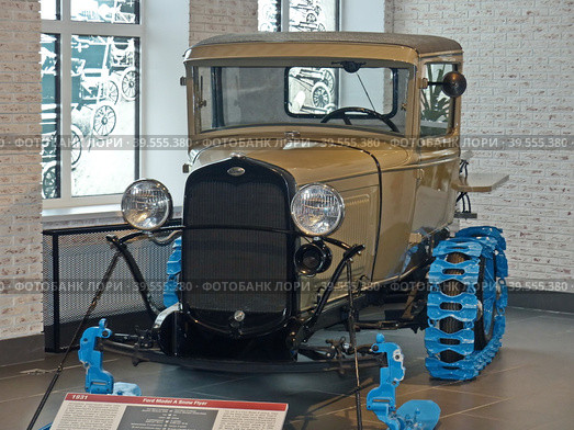Автомобиль "Ford Mod. A Snow Flyer", 1931 г., пикап, 4-цилиндровый, 3-ступенчатый, 40 л.с., 95 км/ч, США. Автомобиль представляет собой пикап Ford модели A, оснащенный комплектом Snow Flyer Kit ("Снежный летун"). Музей автомобильной техники. Верхняя Пышма, Россия, сентябрь 2020. Редакционное фото, фотограф Сергей Елизарьев / Фотобанк Лори
