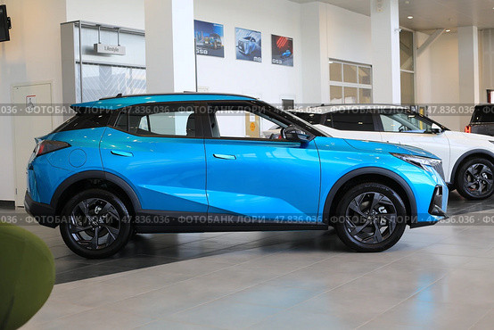 Автомобиль GAC GS3 в автосалоне Авторусь, офис продаж. Московская область, Подольск, пр-т Юных Ленинцев, дом 1И. Редакционное фото, фотограф Яна Королёва / Фотобанк Лори