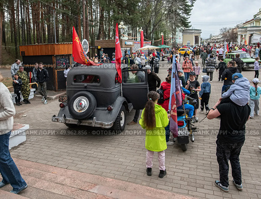 Автомобиль ГАЗ м1(Эмка) автомобиль сталинских репрессий и руководства СССР, на выставке ретро автотехники в городе Железногорске Красноярский Край. Редакционное фото, фотограф Анатолий Володин / Фотобанк Лори