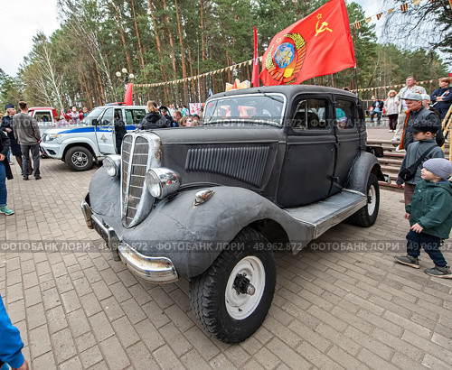 Автомобиль ГАЗ м1(Эмка) автомобиль сталинских репрессий и руководства СССР, на выставке ретро автотехники в городе Железногорске Красноярский Край. Редакционное фото, фотограф Анатолий Володин / Фотобанк Лори