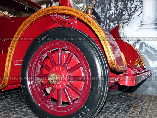 Автомобиль "Heine-Velox V12", 1921 г., лимузин, 12-цилиндровый, 115 л.с., США. Этот автомобиль считается самым дорогим автомобилем своего времени. Всего было выпущено 5 автомобилей. Музей автомобильной техники. Верхняя Пышма, Россия, сентябрь 2020. Редакционное фото, фотограф Сергей Елизарьев / Фотобанк Лори
