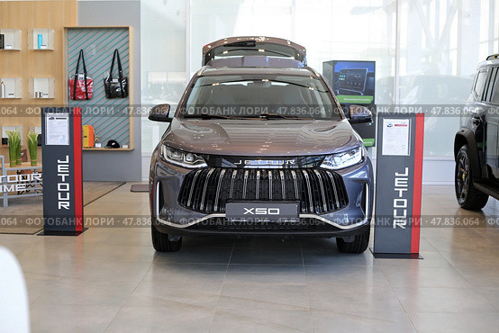 Автомобиль JETOUR DASHING в автосалоне Авторусь. Московская область, Подольск, пр-т Юных Ленинцев, дом 1И. Редакционное фото, фотограф Яна Королёва / Фотобанк Лори
