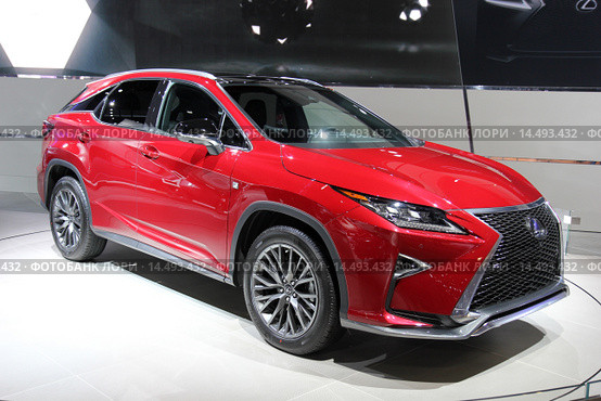 Автомобиль Lexus RX на автосалоне в Лос-Анджелесе (2015 год). Редакционное фото, фотограф Роман Коротков / Фотобанк Лори
