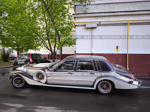 Автомобиль Lincoln Town Car, 1993, на улице. Стоковое фото, фотограф Мария Сергеева / Фотобанк Лори
