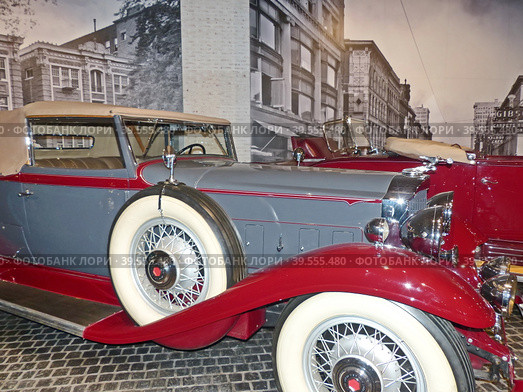 Автомобиль "Packard 902 Standard Eight Coupe Roadster (902-509)", 1931 г., 8-цилиндровый, 110 л.с., США. Автомобили Standard Eight были доступны в 13 типах кузова, один из них № 509. Музей автомобильной техники. Верхняя Пышма, Россия, сентябрь 2020. Редакционное фото, фотограф Сергей Елизарьев / Фотобанк Лори