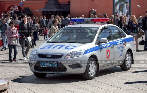 Автомобиль полиции на патрулировании (2011 год). Редакционное фото, фотограф Вадим Морозов / Фотобанк Лори