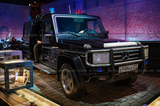 Автомобиль сопровождения Федеральной службы охраны Мерседес-Бенц G55 AMG XXL в музее "Гараж особого назначения". ВДНХ, Москва (2022 год). Редакционное фото, фотограф Виктор Карасев / Фотобанк Лори