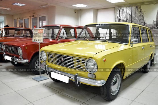 Автомобиль ВАЗ-2102. Редакционное фото, фотограф Сергей Миляев / Фотобанк Лори