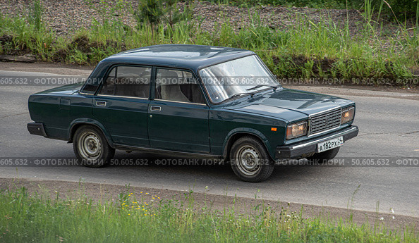Автомобиль ВАЗ-2107. Редакционное фото, фотограф Анатолий Володин / Фотобанк Лори