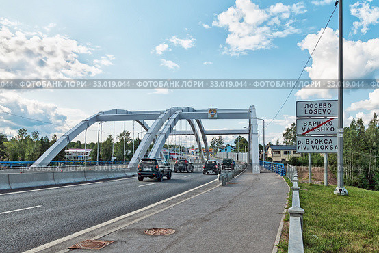 Автомобильный арочный мост через Вуоксу на границе поселка Лосево и деревни Варшко. Приозерский район. Ленинградская область (2019 год). Редакционное фото, фотограф Румянцева Наталия / Фотобанк Лори