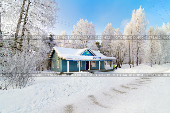 Автостанция поселка Калевала, Карелия (2012 год). Редакционное фото, фотограф Fro / Фотобанк Лори