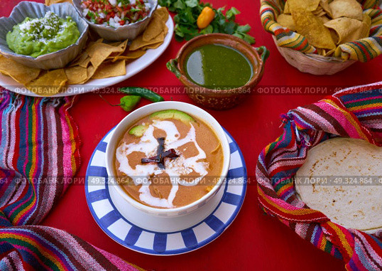 Aztec soup from Mexico recipe with mexican sauces. Стоковое фото, агентство Ingram Publishing / Фотобанк Лори