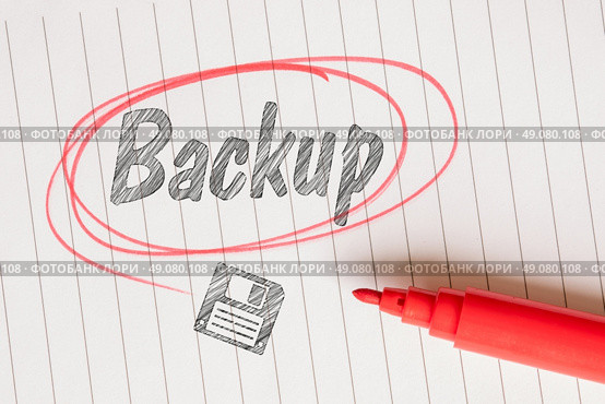 Backup note with a disk sketch and a red marker. Стоковое фото, агентство Ingram Publishing / Фотобанк Лори