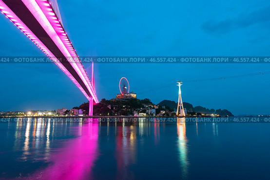Bai Chay Bridge in night Ha Long Bay, Vietnam (2016 год). Стоковое фото, фотограф Александр Подшивалов / Фотобанк Лори