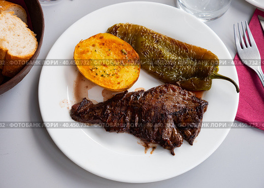 Baked entrails, pepper and potato. Стоковое фото, фотограф Яков Филимонов / Фотобанк Лори