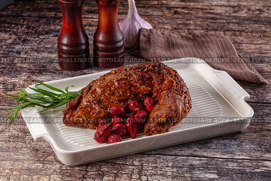 Baked pork sirloin with cornus. Стоковое фото, фотограф Андрей Старостин / Фотобанк Лори
